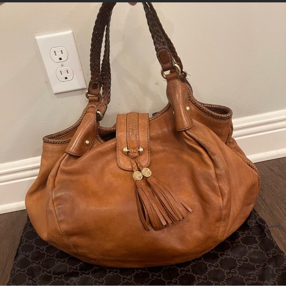 Gucci authentic designer leather handbag. Rare find  gorgeous bag - Picture 2 of 9